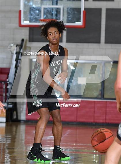 Thumbnail 2 in Elliot Christian vs. Central Valley (Trojan Christmas Classic) photogallery.
