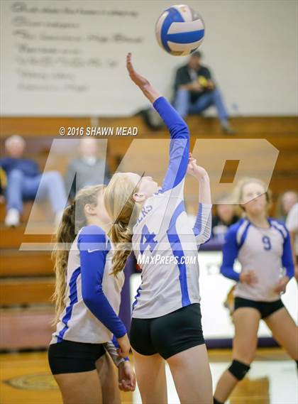 Thumbnail 1 in Lake Michigan Catholic @ Lawrence photogallery.