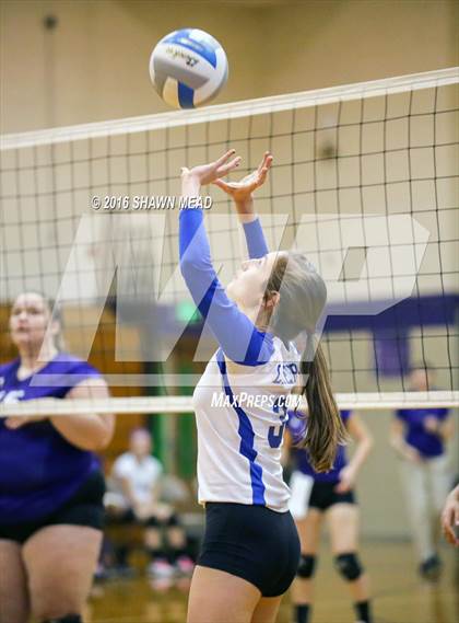 Thumbnail 1 in Lake Michigan Catholic @ Lawrence photogallery.