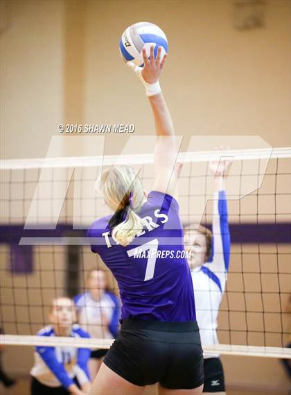 Thumbnail 3 in Lake Michigan Catholic @ Lawrence photogallery.