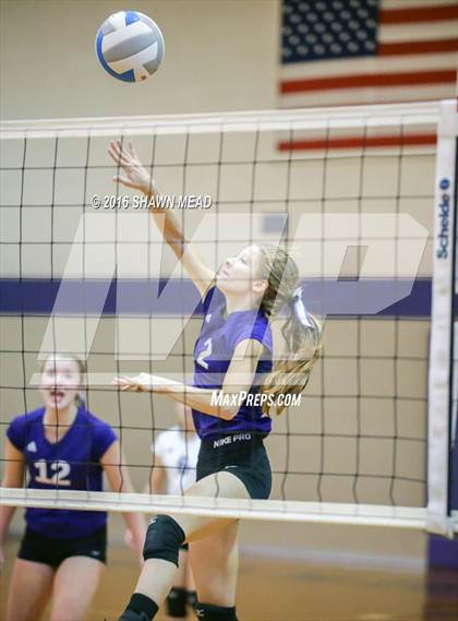Thumbnail 2 in Lake Michigan Catholic @ Lawrence photogallery.