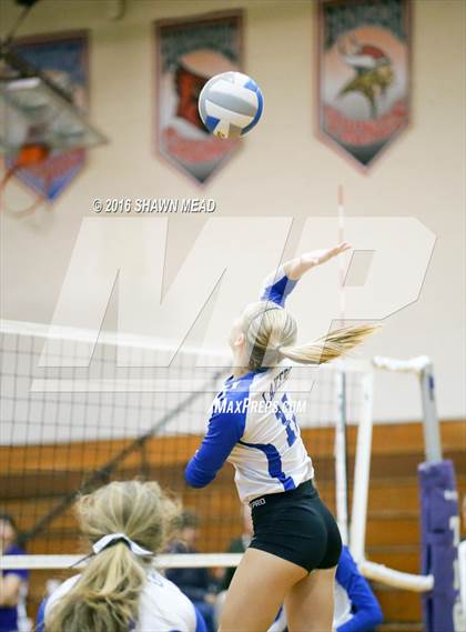 Thumbnail 1 in Lake Michigan Catholic @ Lawrence photogallery.