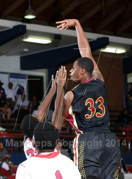 Thumbnail 3 in Highland vs. Maranatha (Lancers Hoops Showdown)  photogallery.