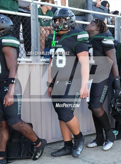Thumbnail 2 in Pflugerville vs. Iowa Colony (UIL 5A Football Division II Region 3 Area Playoff) photogallery.