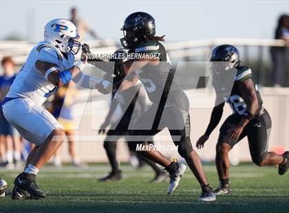 Thumbnail 3 in Pflugerville vs. Iowa Colony (UIL 5A Football Division II Region 3 Area Playoff) photogallery.