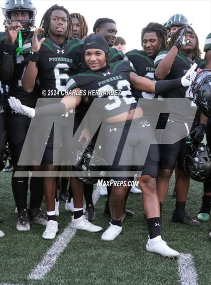 Thumbnail 3 in Pflugerville vs. Iowa Colony (UIL 5A Football Division II Region 3 Area Playoff) photogallery.