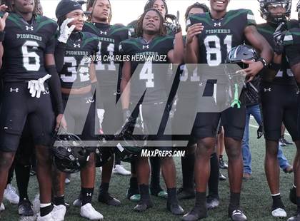 Thumbnail 2 in Pflugerville vs. Iowa Colony (UIL 5A Football Division II Region 3 Area Playoff) photogallery.