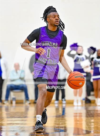 Thumbnail 1 in Muncie Central vs. Greenfield-Central (IHSAA 4A Section 9 Semifinal) photogallery.