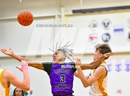 Thumbnail 3 in Muncie Central vs. Greenfield-Central (IHSAA 4A Section 9 Semifinal) photogallery.