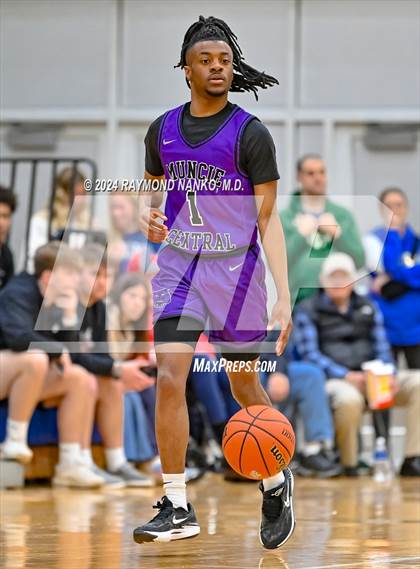 Thumbnail 3 in Muncie Central vs. Greenfield-Central (IHSAA 4A Section 9 Semifinal) photogallery.