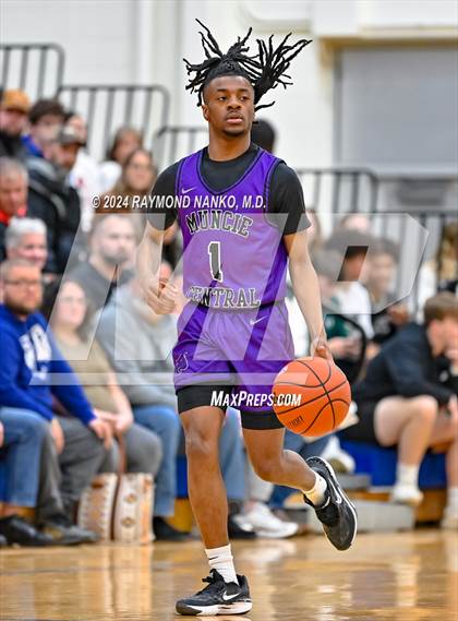 Thumbnail 1 in Muncie Central vs. Greenfield-Central (IHSAA 4A Section 9 Semifinal) photogallery.