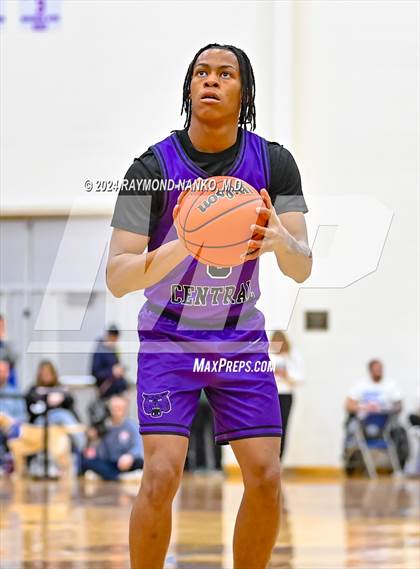 Thumbnail 2 in Muncie Central vs. Greenfield-Central (IHSAA 4A Section 9 Semifinal) photogallery.