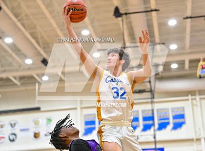 Thumbnail 2 in Muncie Central vs. Greenfield-Central (IHSAA 4A Section 9 Semifinal) photogallery.