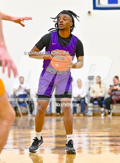Thumbnail 3 in Muncie Central vs. Greenfield-Central (IHSAA 4A Section 9 Semifinal) photogallery.