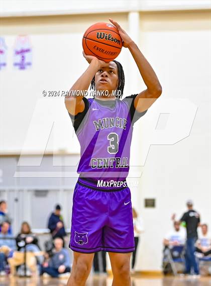 Thumbnail 1 in Muncie Central vs. Greenfield-Central (IHSAA 4A Section 9 Semifinal) photogallery.