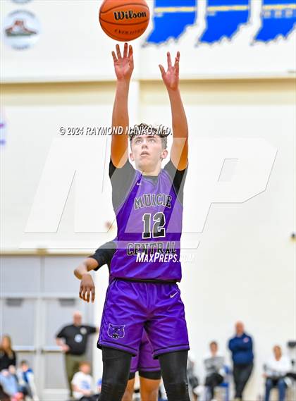 Thumbnail 3 in Muncie Central vs. Greenfield-Central (IHSAA 4A Section 9 Semifinal) photogallery.
