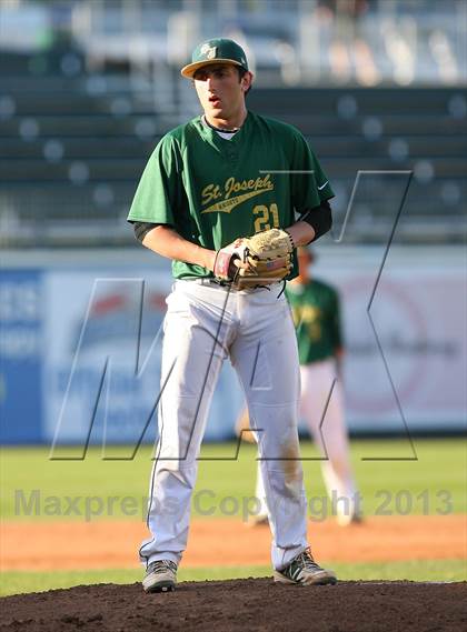 Thumbnail 2 in Gloucester Catholic vs. St. Joseph Regional photogallery.