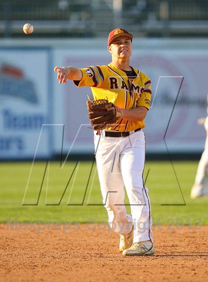 Thumbnail 3 in Gloucester Catholic vs. St. Joseph Regional photogallery.