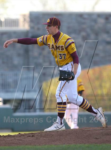 Thumbnail 3 in Gloucester Catholic vs. St. Joseph Regional photogallery.