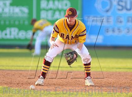 Thumbnail 2 in Gloucester Catholic vs. St. Joseph Regional photogallery.