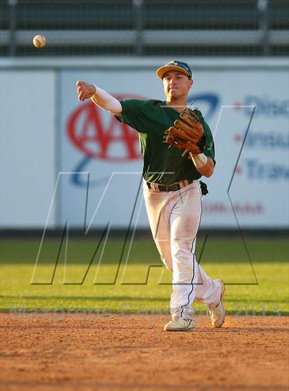 Thumbnail 2 in Gloucester Catholic vs. St. Joseph Regional photogallery.
