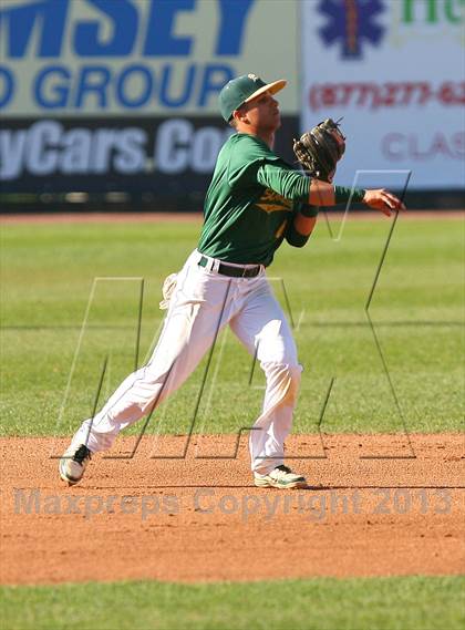 Thumbnail 3 in Gloucester Catholic vs. St. Joseph Regional photogallery.
