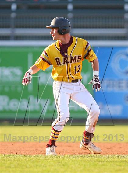 Thumbnail 2 in Gloucester Catholic vs. St. Joseph Regional photogallery.