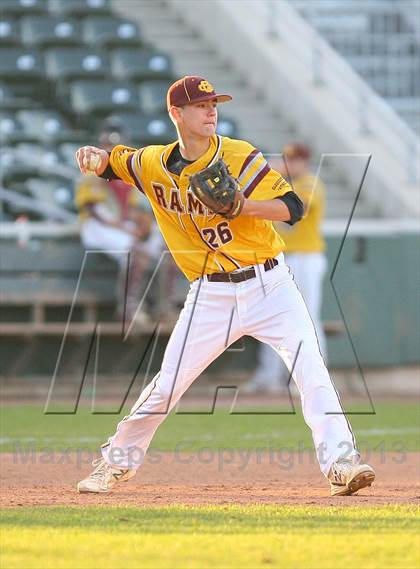 Thumbnail 3 in Gloucester Catholic vs. St. Joseph Regional photogallery.