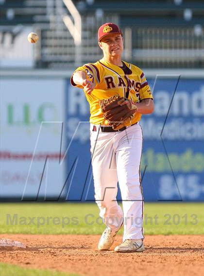 Thumbnail 2 in Gloucester Catholic vs. St. Joseph Regional photogallery.