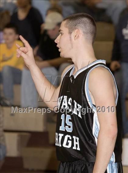 Thumbnail 3 in Washington vs. Brookville (PIAA Class AA First Round) photogallery.