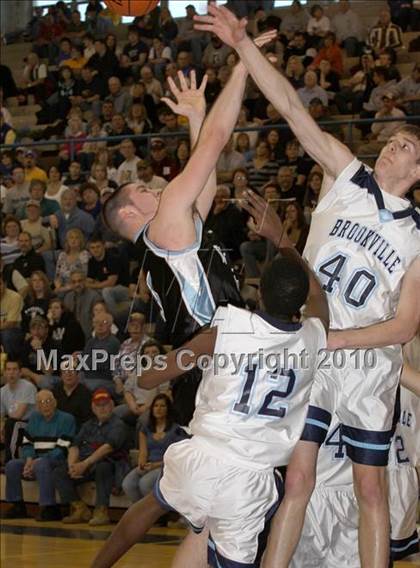 Thumbnail 1 in Washington vs. Brookville (PIAA Class AA First Round) photogallery.