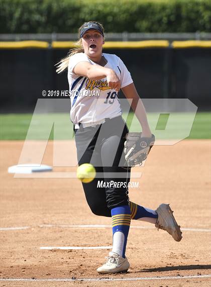 Thumbnail 2 in Nordhoff vs. Santiago (CIF-SS D6 Final) photogallery.