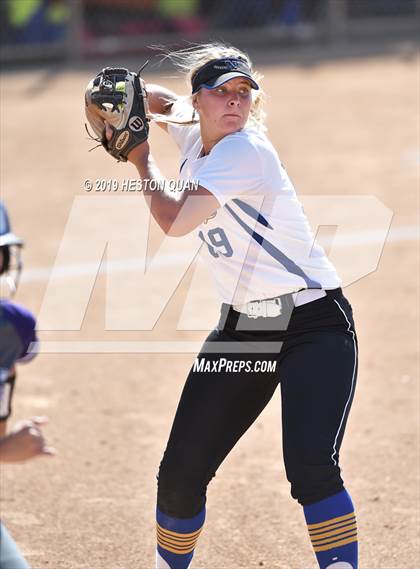 Thumbnail 2 in Nordhoff vs. Santiago (CIF-SS D6 Final) photogallery.