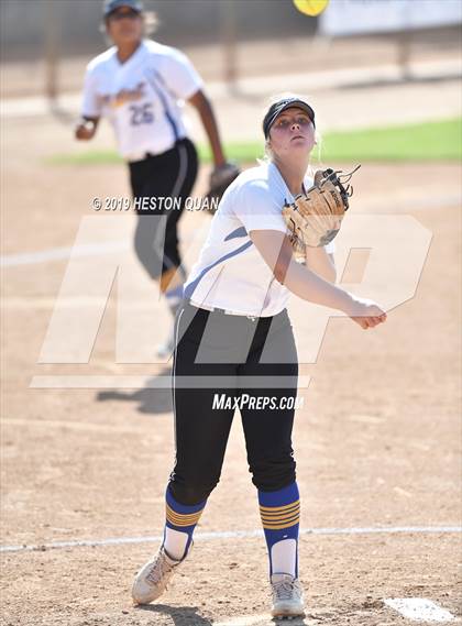 Thumbnail 2 in Nordhoff vs. Santiago (CIF-SS D6 Final) photogallery.