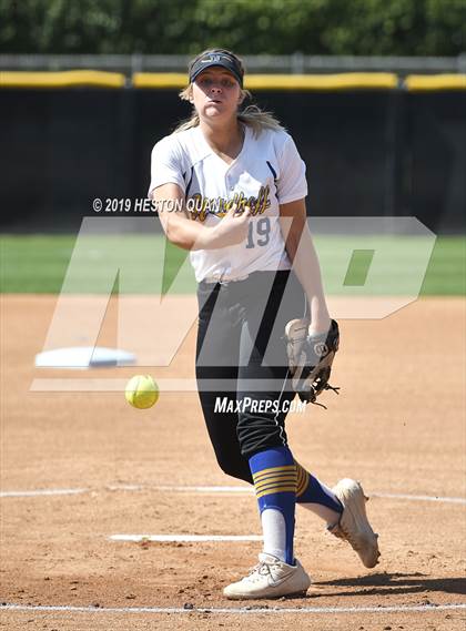 Thumbnail 2 in Nordhoff vs. Santiago (CIF-SS D6 Final) photogallery.