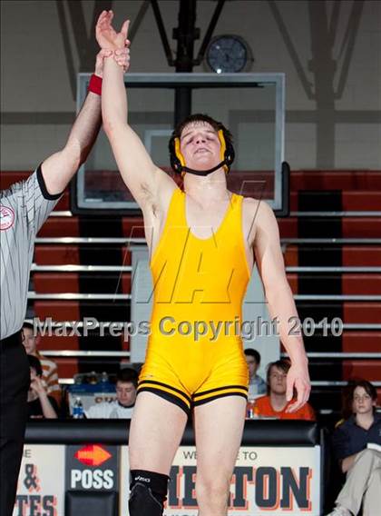 Thumbnail 2 in CIAC Class LL Championships photogallery.