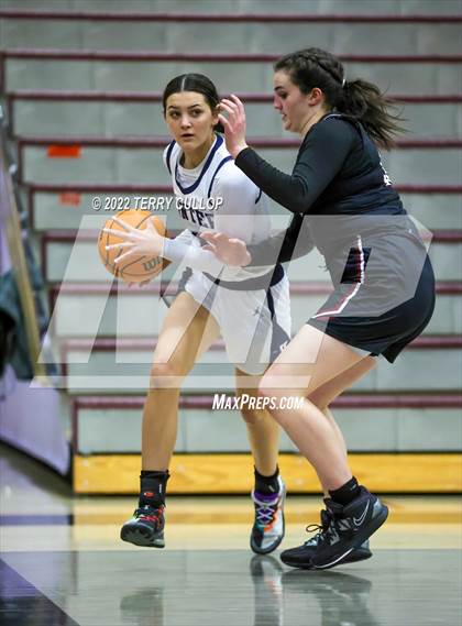 Thumbnail 2 in Viewmont vs. Hunter (Beetdigger Classic) photogallery.
