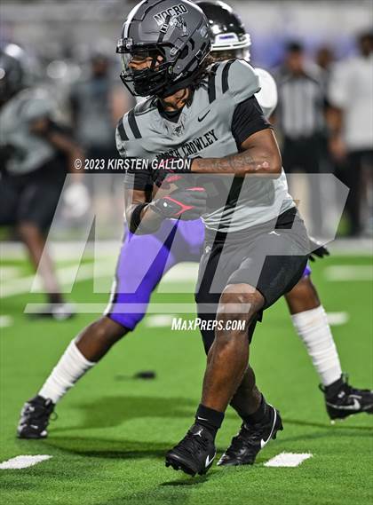 Thumbnail 3 in Paschal @ North Crowley photogallery.