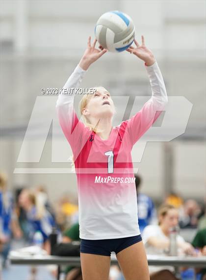 Thumbnail 1 in West Bloomfield vs. Dakota (Beast of the East) photogallery.