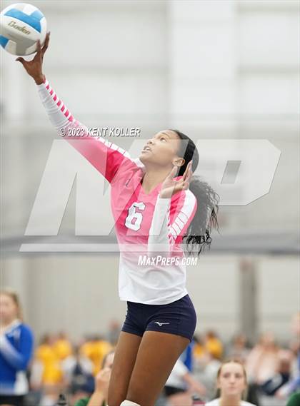 Thumbnail 3 in West Bloomfield vs. Dakota (Beast of the East) photogallery.