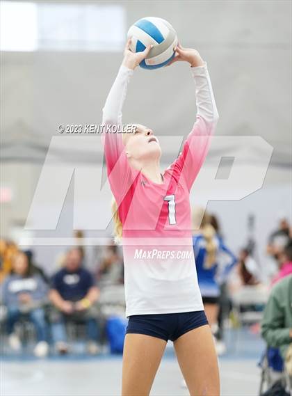 Thumbnail 3 in West Bloomfield vs. Dakota (Beast of the East) photogallery.