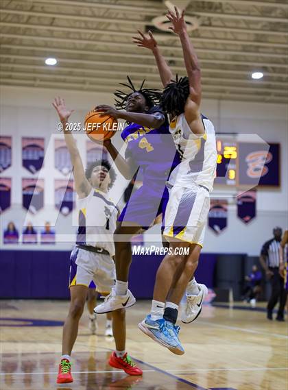 Thumbnail 1 in Cardinal Newman vs Tradition Prep (Holiday Classic of the Palm Beaches) photogallery.