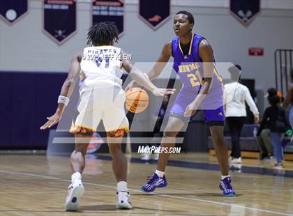 Thumbnail 3 in Cardinal Newman vs Tradition Prep (Holiday Classic of the Palm Beaches) photogallery.