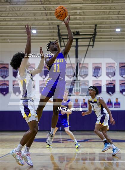 Thumbnail 2 in Cardinal Newman vs Tradition Prep (Holiday Classic of the Palm Beaches) photogallery.