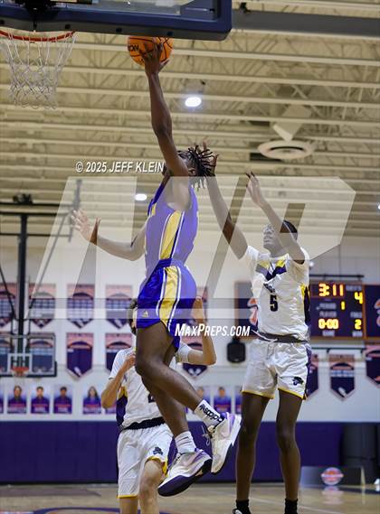 Thumbnail 3 in Cardinal Newman vs Tradition Prep (Holiday Classic of the Palm Beaches) photogallery.