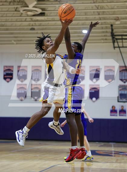Thumbnail 2 in Cardinal Newman vs Tradition Prep (Holiday Classic of the Palm Beaches) photogallery.