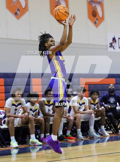 Thumbnail 2 in Cardinal Newman vs Tradition Prep (Holiday Classic of the Palm Beaches) photogallery.