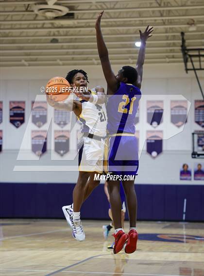 Thumbnail 1 in Cardinal Newman vs Tradition Prep (Holiday Classic of the Palm Beaches) photogallery.