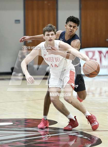 Thumbnail 3 in Mater Dei vs. Pinnacle (Rancho Mirage Holiday Invitational) photogallery.