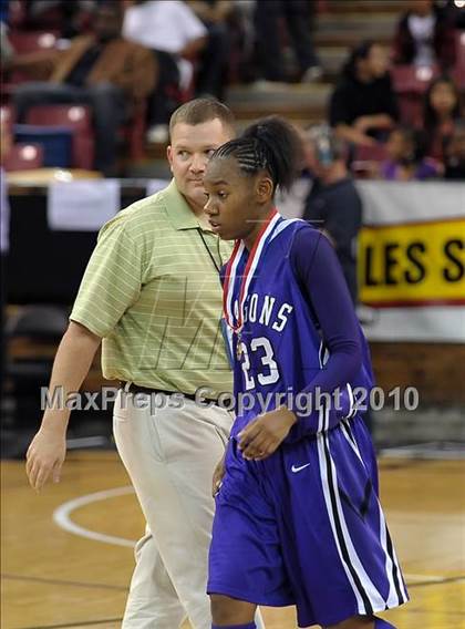 Thumbnail 3 in Sacramento vs. St. Mary's (CIF SJS D3 Final) photogallery.